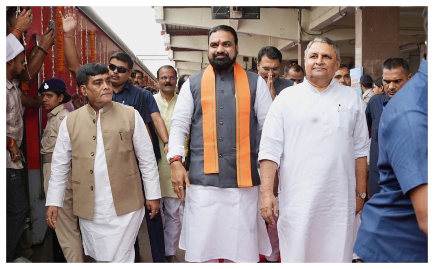 निःशुल्क धार्मिक यात्रा : श्रद्धालुओं से भरी स्पेशल ट्रेन सोमनाथ धाम के लिए रवाना, सीएम सम्राट चौधरी ने दिखाई हरी झंडी