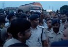 संदिग्ध परिस्थितियों में चार युवकों की मौत के बाद भड़का आक्रोश, एनएच जाम; मंत्री विजय सिन्हा के सामने शराबबंदी पर उठाए सवाल