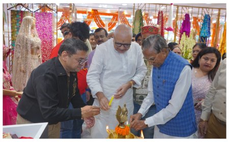 पटना में श्री सुंदरी के तीसरे शोरूम का भव्य री-ओपनिंग समारोह,  पूर्व राज्यपाल ने फीता काटकर किया उद्घाटन