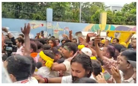 बांकीपुर में जनसुराज की ऐतिहासिक जीत तय : 24वें राउंड की मतगणना के बाद नीरज बाहर, कार्यकर्ताओं का उत्साह बढ़ाने पहुंचे पीके