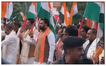 पटना में 'हर घर तिरंगा' का आगाज : सीएम सम्राट चौधरी ने बापू को किया नमन, राजधानी में गूंजे देशभक्ति के तराने