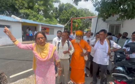 सहयोग कार्यक्रम में मंत्री के सामने महिला का हंगामा, कहा-भू-माफियाओं के सामने हम बेबस...गरीबों की कोई नहीं सुनता