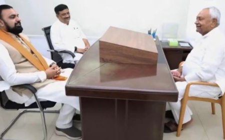 मुख्यमंत्री सम्राट चौधरी ने पूर्व सीएम नीतीश कुमार से की मुलाकात, 15 अगस्त की संभावित बड़ी घोषणाओं पर मंथन