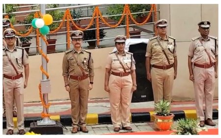 पुलिस मुख्यालय में गरिमामय समारोह : 80वें स्वतंत्रता दिवस पर डीजीपी विनय कुमार ने फहराया तिरंगा