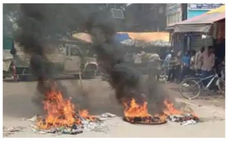 नवादा में दुस्साहसिक वारदात : डकैती के दौरान घर में अकेली वृद्ध महिला की हत्या, गुस्साए ग्रामीणों ने सड़क जाम कर की आगजनी
