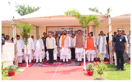 राज्यपाल और मुख्यमंत्री ने पूर्व प्रधानमंत्री भारत रत्न अटल बिहारी वाजपेयी को अर्पित की भावभीनी श्रद्धांजलि 