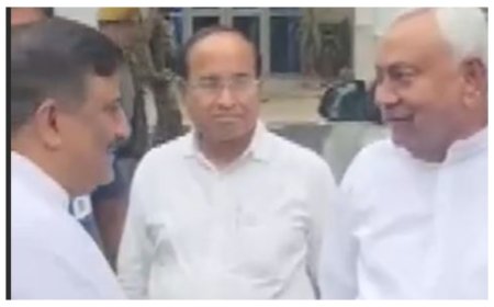 संजय झा के आवास पहुंचे नीतीश कुमार, लगे ‘सुपर सीएम’ के नारे; जेडीयू कार्यकारी अध्यक्ष ने तेजस्वी यादव की राजनीति पर उठाए सवाल