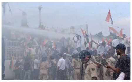 डाकबंगला पर टूटी बैरिकेडिंग; इनकम टैक्स पर वाटर कैनन का प्रयोग, पुलिस-कार्यकर्ताओं में धक्कामुक्की, तेजस्वी यादव हिरासत में