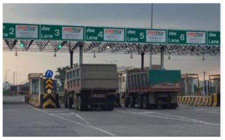 टोल के बोझ तले दबा ट्रांसपोर्ट उद्योग; दस टन की गाड़ी पर नौ रुपये प्रति किमी टैक्स ! भड़के ट्रक मालिकों ने गडकरी से की इस्तीफे की मांग