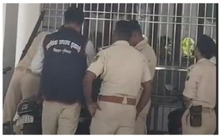 ओपन स्कूल के डिप्टी डायरेक्टर के ठिकानों पर ईओयू की रेड; 3.43 करोड़ आय से अधिक संपत्ति का खुलासा, 500 के नोटों की मिली इतनी गड्डियां 