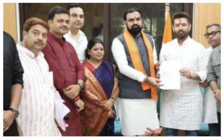छात्रों पर लाठीचार्ज के बाद एक्शन में चिराग; अभ्यर्थियों से मिलने के बाद मुख्यमंत्री आवास पहुंचे, कहा-युवाओं की आवाज उठाते रहेंगे