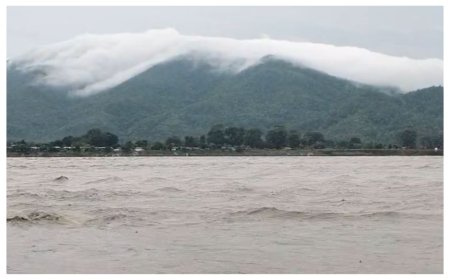 नेपाल में त्रिशूली नदी का बांध टूटने से भारी तबाही, उत्तर बिहार में बाढ़ का गंभीर खतरा, वाल्मीकिनगर बराज की सुरक्षा सख्त