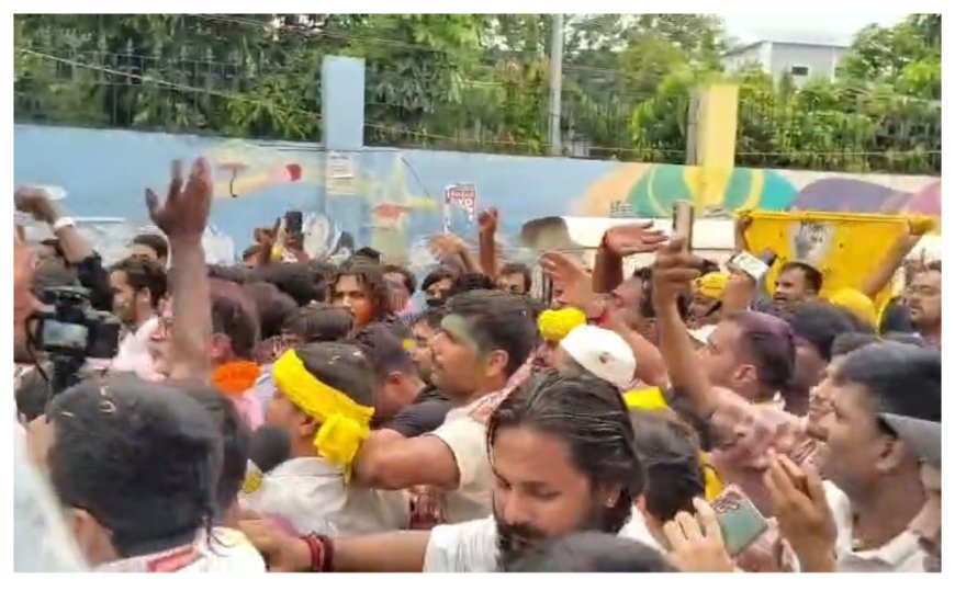 बांकीपुर में जनसुराज की ऐतिहासिक जीत तय : 24वें राउंड की मतगणना के बाद नीरज बाहर, कार्यकर्ताओं का उत्साह बढ़ाने पहुंचे पीके