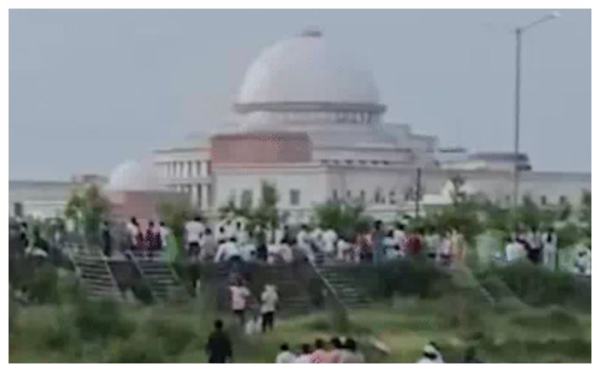 रांची में बैरिकेडिंग तोड़ विधानसभा गेट के समीप पहुंचे उग्र छात्र; पुलिस के किया बल प्रयोग, इलाके में अफरातफरी का माहौल