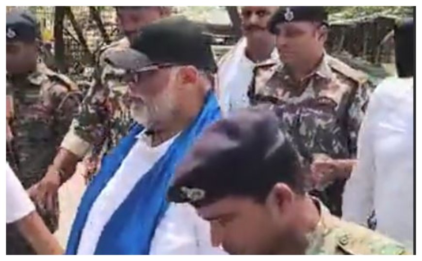 रिसर्च स्कॉलर्स के अनशन को मिला पप्पू यादव का साथ; हाथ में भगत सिंह की तस्वीर लेकर उपवास पर सांसद, बिहार बंद की दी चेतावनी