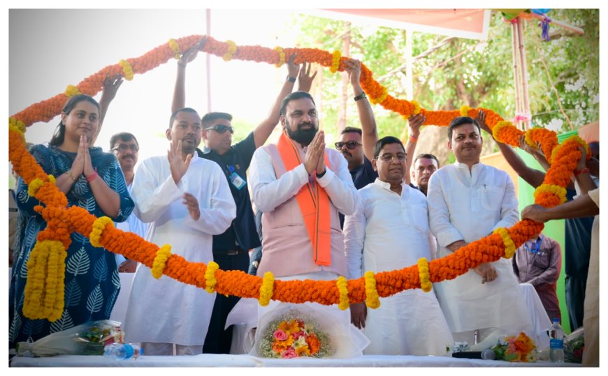 मुख्यमंत्री ने सरदार पटेल की प्रतिमा का किया अनावरण;  कहा-राज्य में सौ से अधिक और नए बस स्टैंड बनाए जाएंगे 