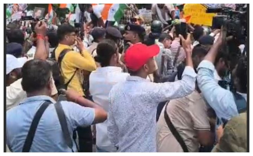 बीपीएससी टीआरई-4 से पीटी-मेंस की जगह एक परीक्षा की मांग को लेकर सीएम हाउस घेरने निकले छात्र, बैरिकेड तोड़ डाकबंगला की ओर बढ़े