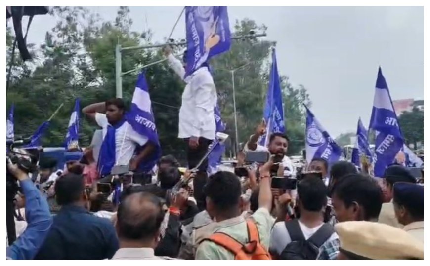 आजाद समाज पार्टी और भीम आर्मी का लोकभवन मार्च शुरू; छावनी में तब्दील हुई राजधानी; पुलिस और सीआरपीएफ के जवान तैनात