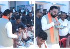 वैशाली और सारण में बाढ़ पीड़ितों के बीच पहुंचे मुख्यमंत्री सम्राट चौधरी; अपने हाथों से खिलाया खाना, साथ बैठकर खाया