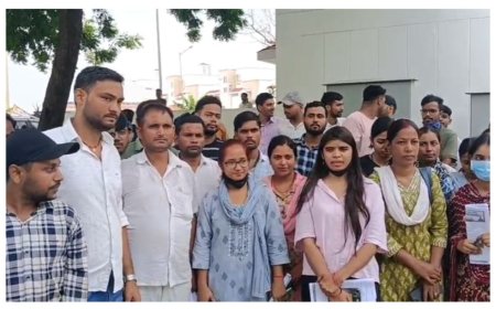 टीआरई-4 में मौका देने की मांग को लेकर शिक्षा मंत्री के आवास पर उमड़े सीटीईटी अपीयरिंग अभ्यर्थी, पूछा-हमारे साथ सौतेला व्यवहार क्यों ?