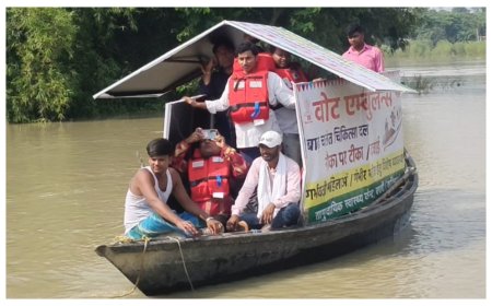 नदियों के जलस्तर में गिरावट शुरू, 10 लाख से अधिक प्रभावितों को दोनों समय मिल रहा भोजन, महिलाओं के बीच सैनिटेरी पैड का भी वितरण