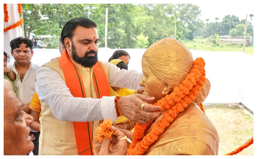 मुख्यमंत्री ने अपनी मां एवं तारापुर की पूर्व विधायक पार्वती देवी की पुण्यतिथि पर किया नमन, पुष्प अर्पित कर दी श्रद्धांजलि